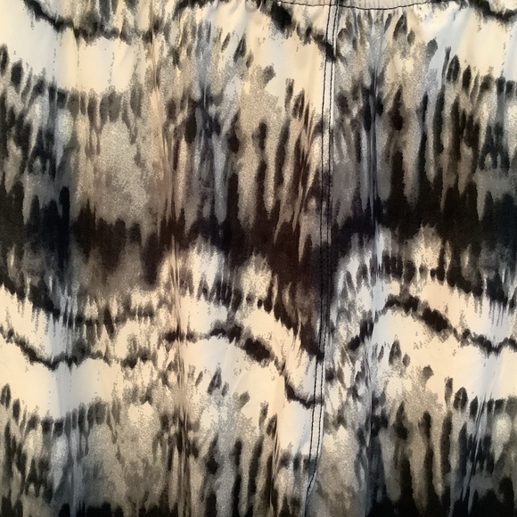 Capris Women’s Leggings Plus/Curvy Vivid Pattern - Picture 3 of 7